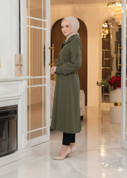 ترانشكوت شتوي مبطن بفرو مع أزرار وتصميم أكمام بومبيه 1378 - زيتي