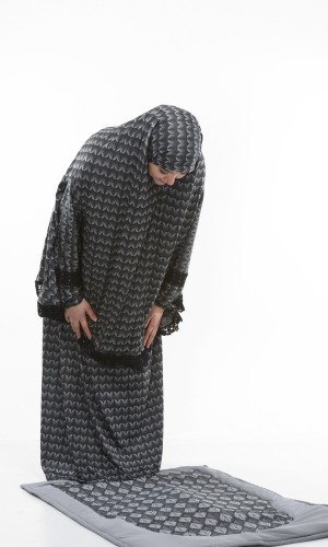 طقم صلاة ليكرا ساندي مع حقيبة للمصحف وسجادة 701 - رمادي