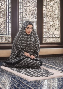 طقم صلاة ليكرا ساندي مع حقيبة للمصحف وسجادة 701 - بيج