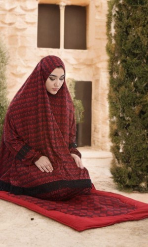 طقم صلاة ليكرا ساندي مع حقيبة للمصحف وسجادة 701 - خمري