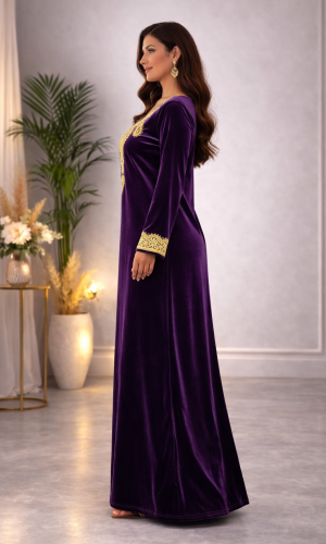 كلابية مخمل مطرزة بلمسة ملكية 300  - توتي