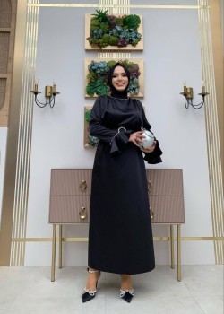 فستان سهرة راقٍ بتفاصيل لؤلؤ وأكمام واسعة 4007  - اسود