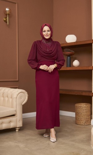 فستان سهرة راقٍ بياقة درابية وتفاصيل كريستال 4009 - خمري