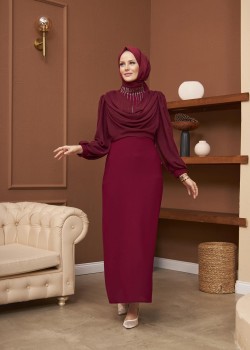 فستان سهرة راقٍ بياقة درابية وتفاصيل كريستال 4009 - خمري