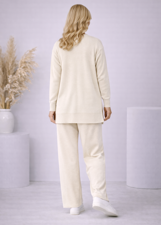 4200 طقم تريكو بكلة - Ecru