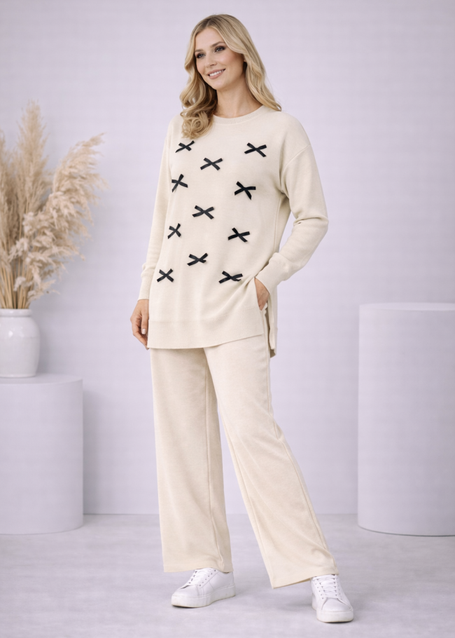 4200 طقم تريكو بكلة - Ecru