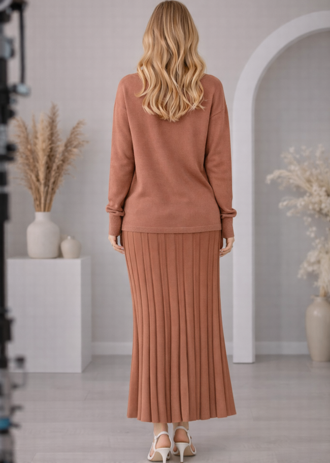 4201 طقم تريكو فستان لولو  - زهر