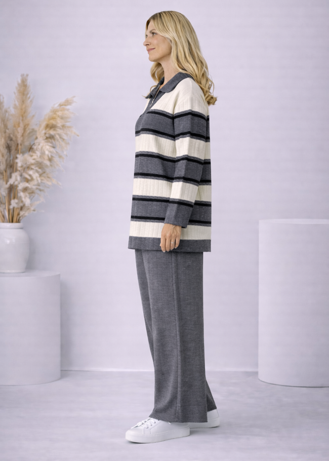 4204 طقم تريكو مخطط لونين  - gray