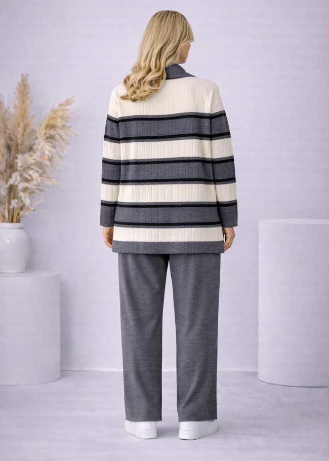 4204 طقم تريكو مخطط لونين  - gray