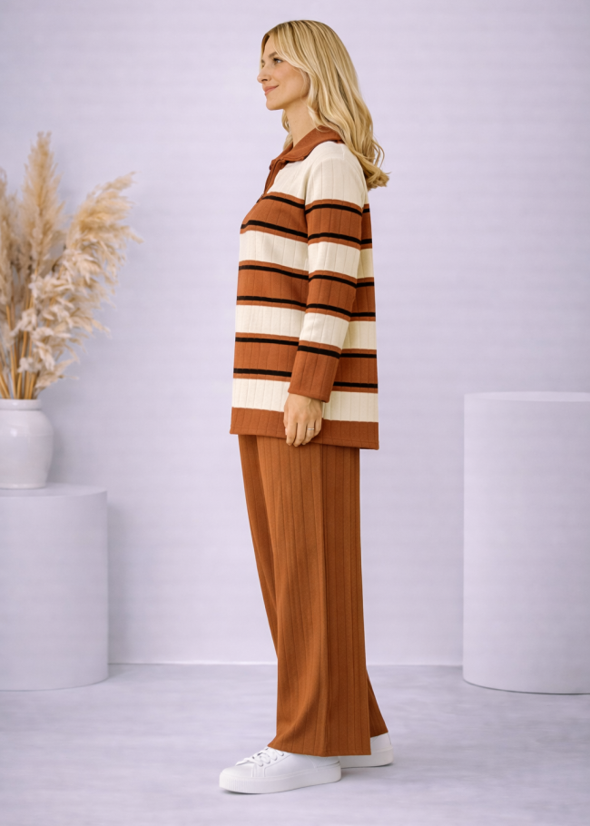 4204 طقم تريكو مخطط لونين  - tan