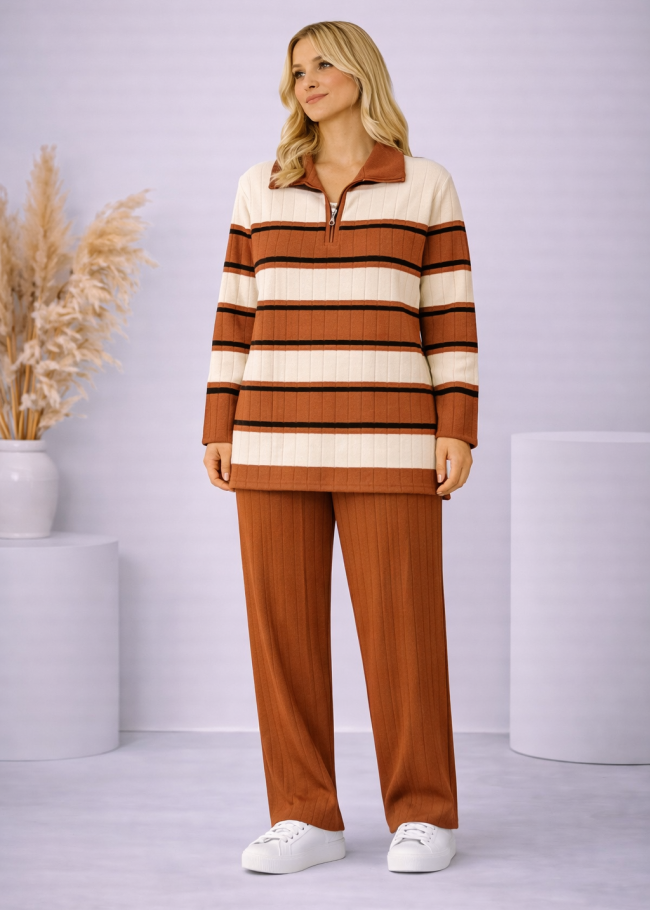 4204 طقم تريكو مخطط لونين  - tan