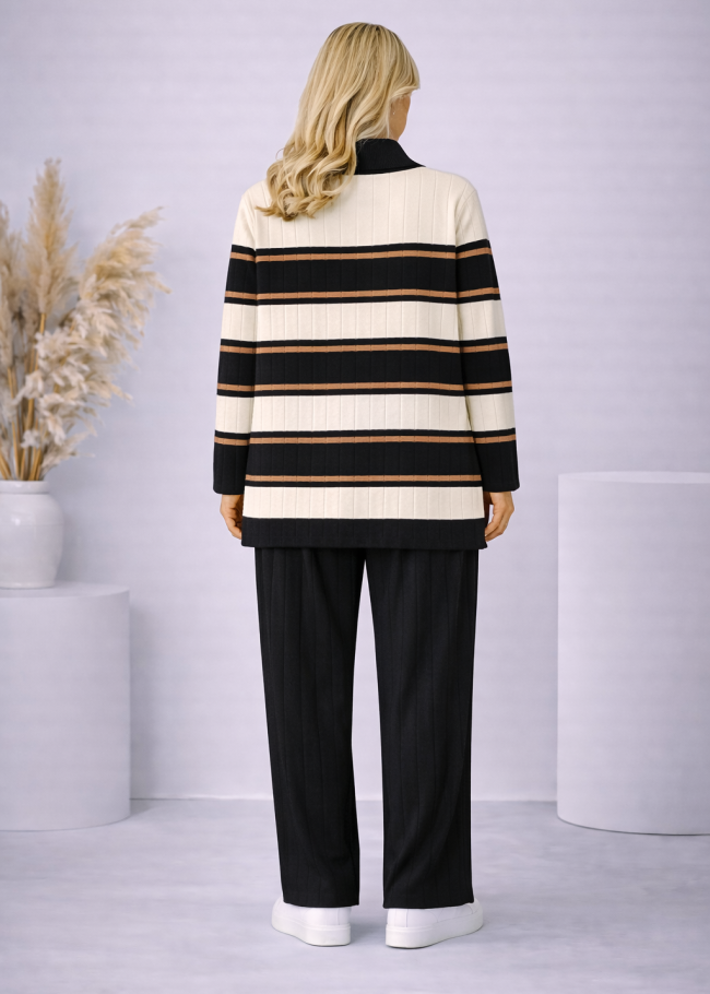 4204 طقم تريكو مخطط لونين  - اسود