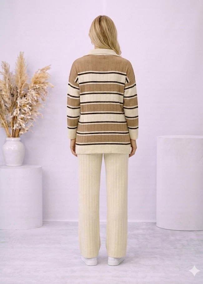 4204 طقم تريكو مخطط لونين  - سكري