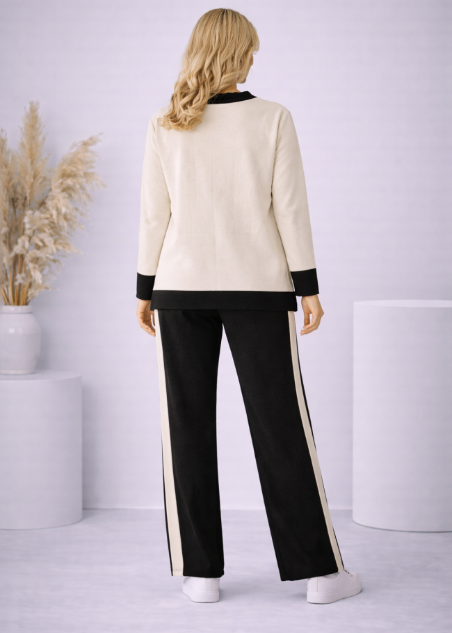 4205 طقم تريكو جيب وازرار  - اسود