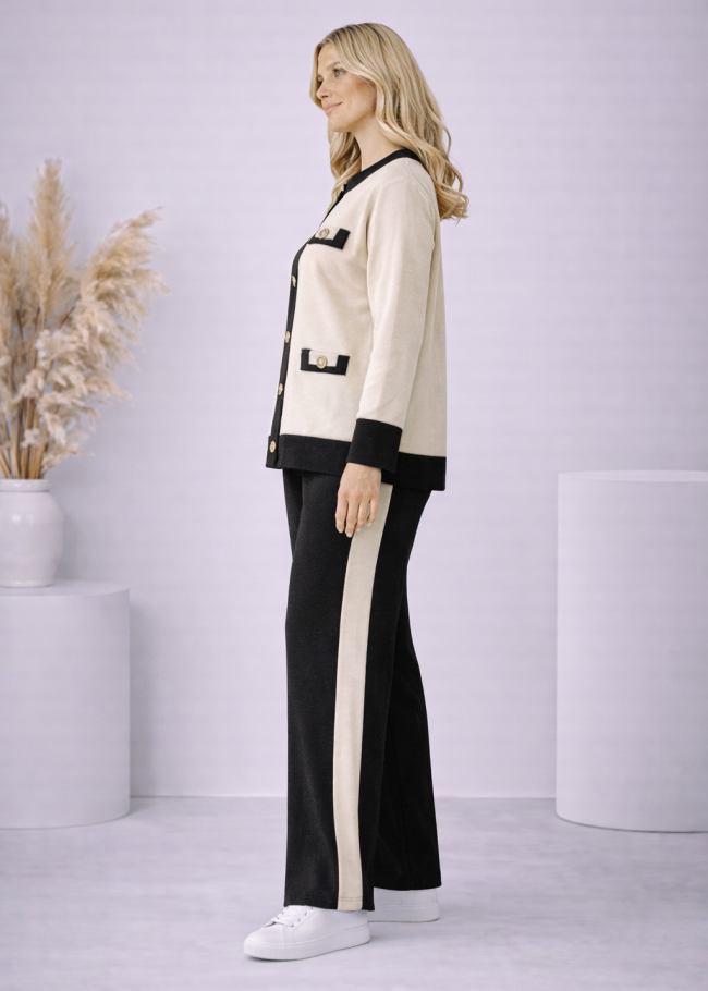 4205 طقم تريكو جيب وازرار  - اسود