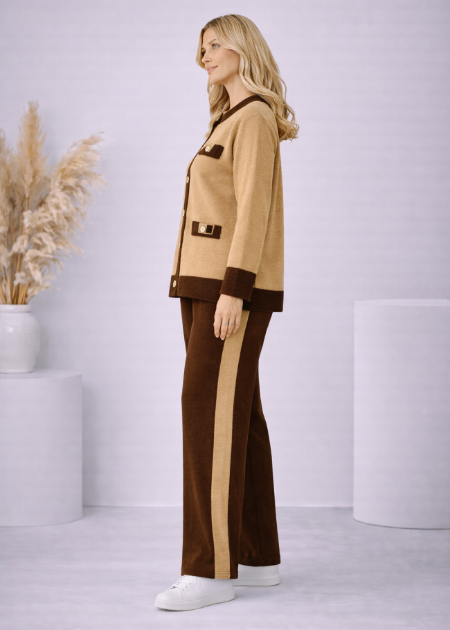 4205 طقم تريكو جيب وازرار  - شوكو