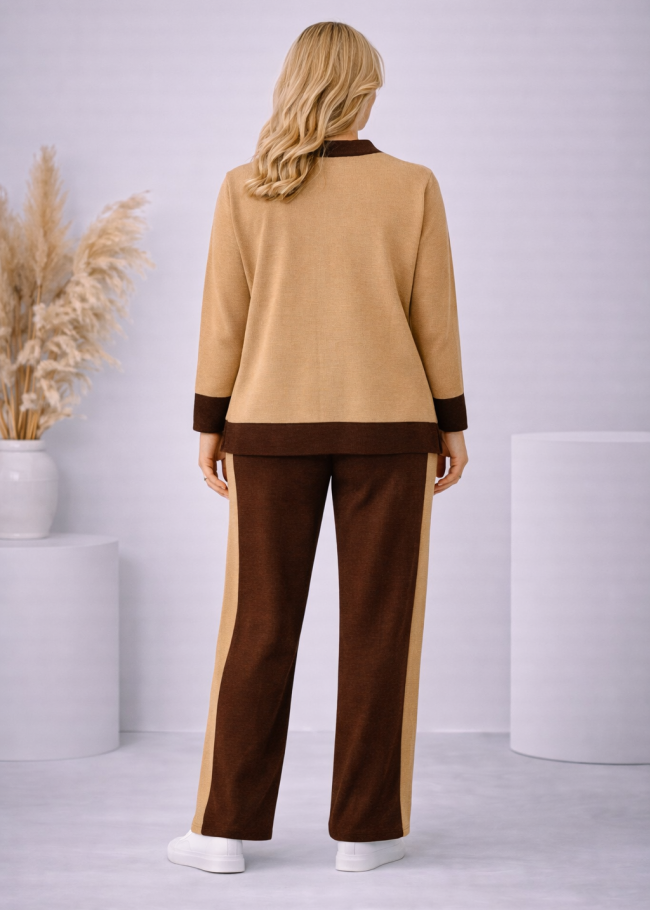 4205 طقم تريكو جيب وازرار  - شوكو