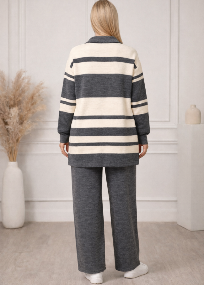 4209 طقم تريكو مقلم عريض  - فضي