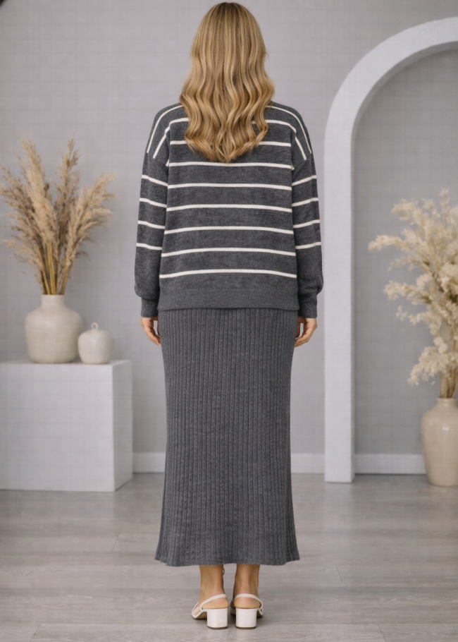 4210 فنسان تريكو ياقة مدورة  - فضي