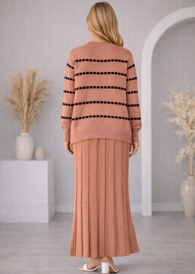 4211 فستان تريكو مربعات ياقة مدورة  - زهر