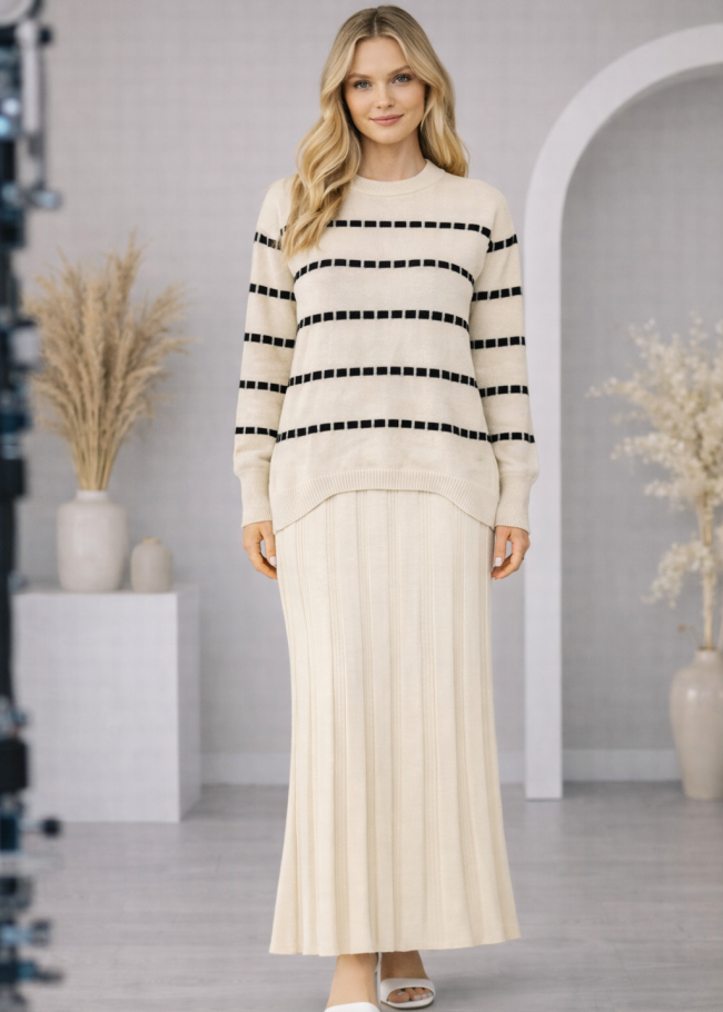 4211 فستان تريكو مربعات ياقة مدورة  - بيج