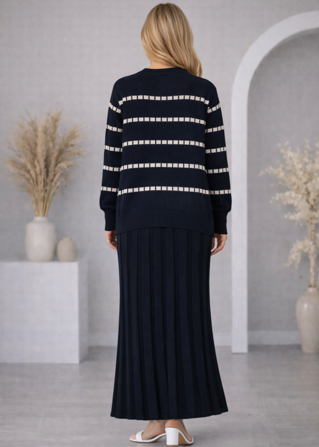 4211 فستان تريكو مربعات ياقة مدورة  - كحلي