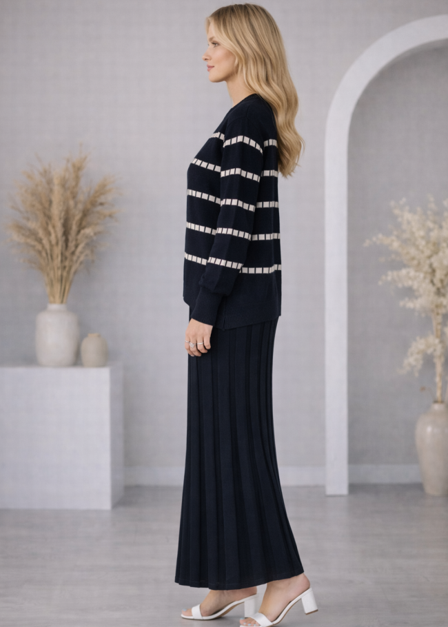 4211 فستان تريكو مربعات ياقة مدورة  - كحلي