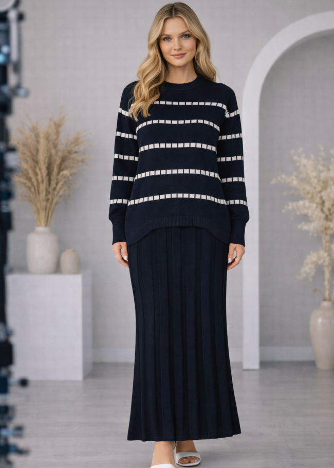 4211 فستان تريكو مربعات ياقة مدورة  - كحلي