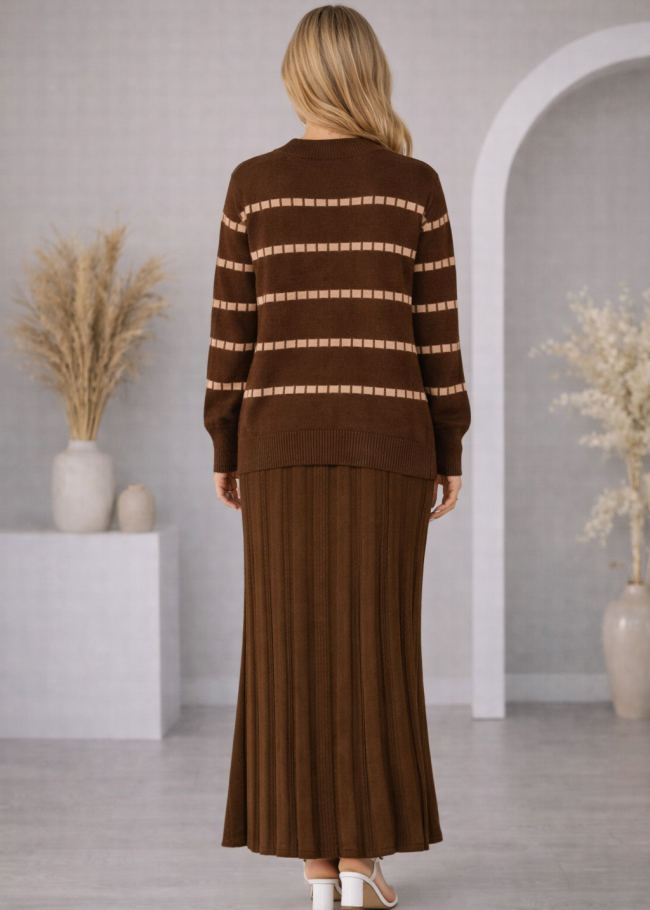 4211 فستان تريكو مربعات ياقة مدورة  - بني