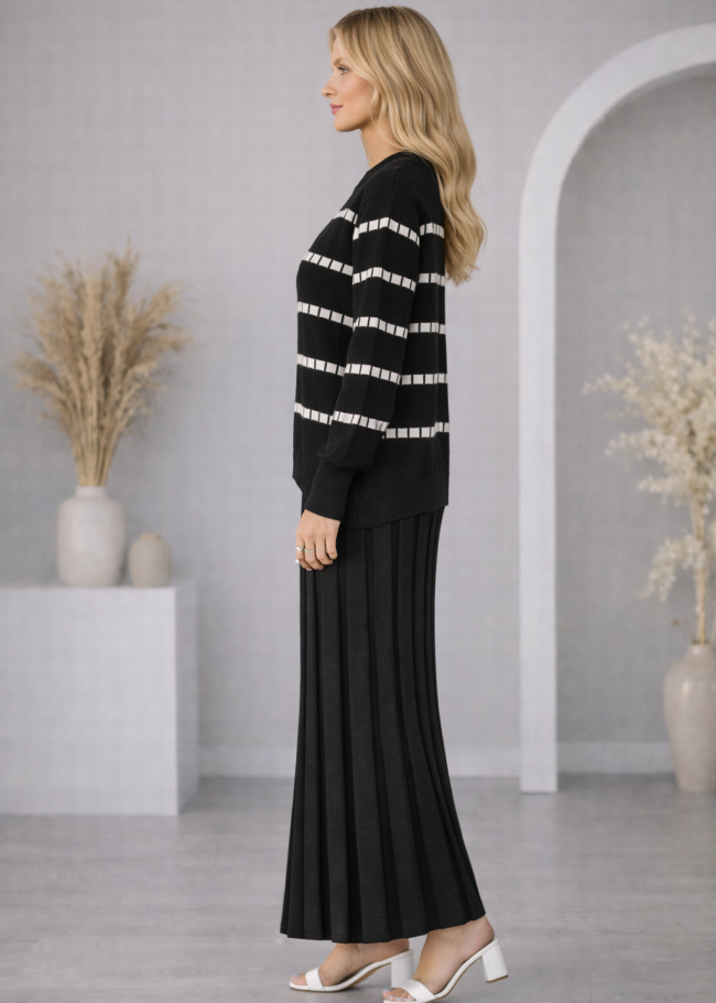 4211 فستان تريكو مربعات ياقة مدورة  - اسود