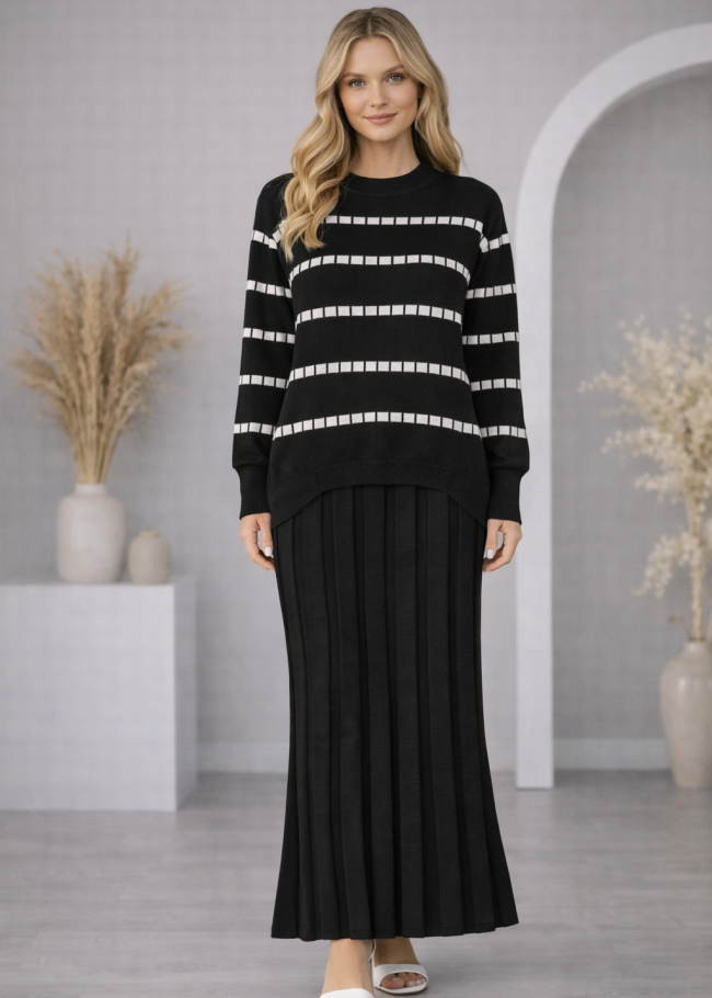 4211 فستان تريكو مربعات ياقة مدورة  - اسود