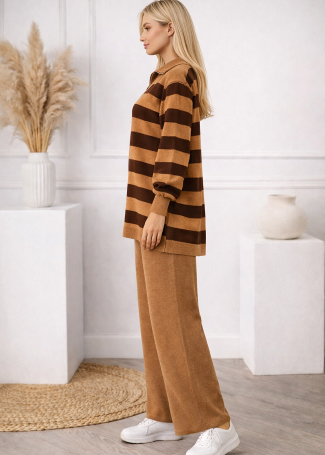 4212 طقم تريكو مخطط سحاب  - شوكو