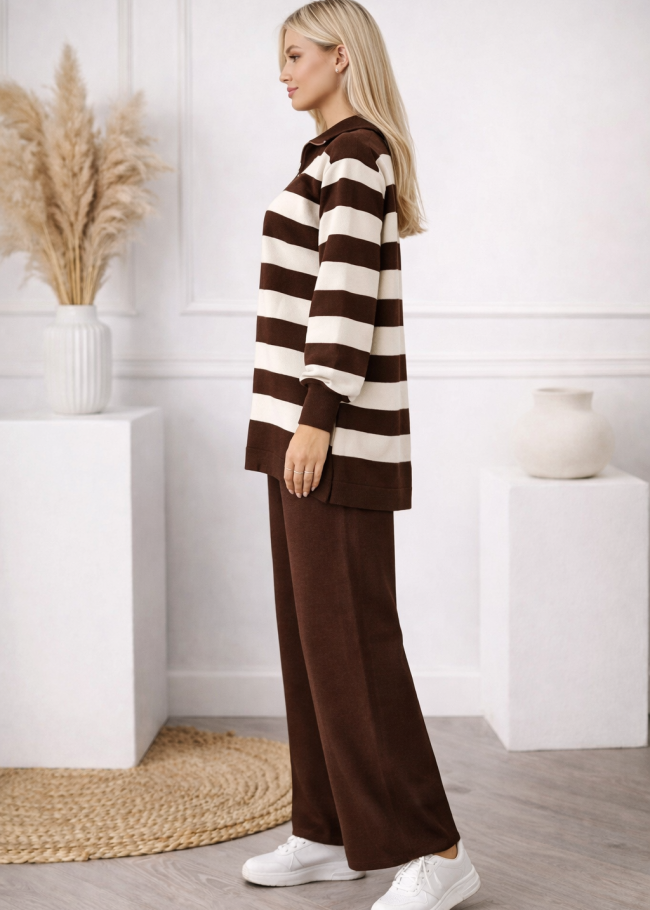 4212 طقم تريكو مخطط سحاب  - بني