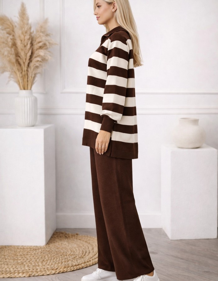 4212 طقم تريكو مخطط سحاب  - brown