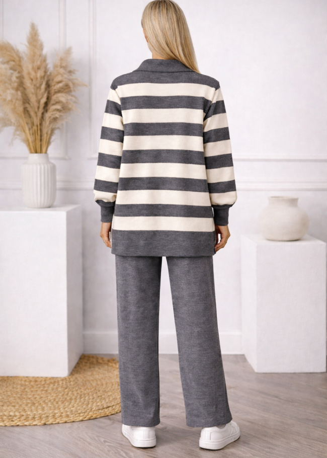 4212 طقم تريكو مخطط سحاب  - فضي