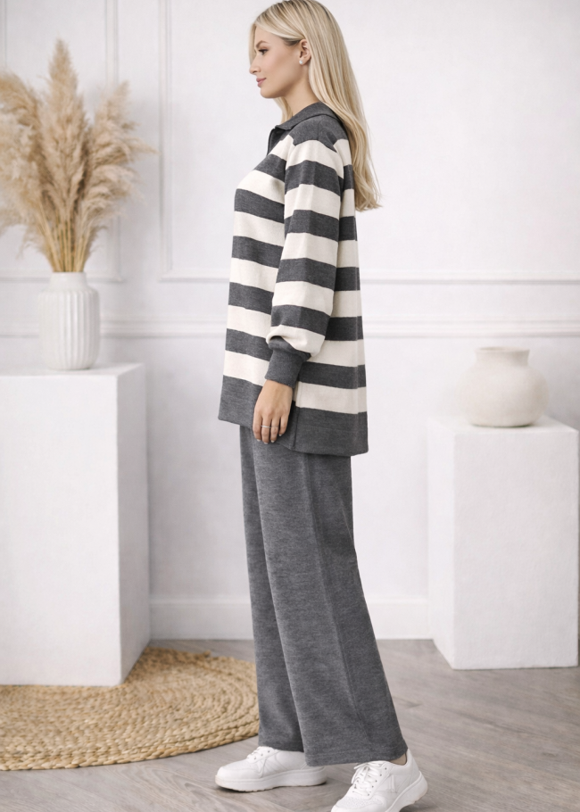 4212 طقم تريكو مخطط سحاب  - فضي