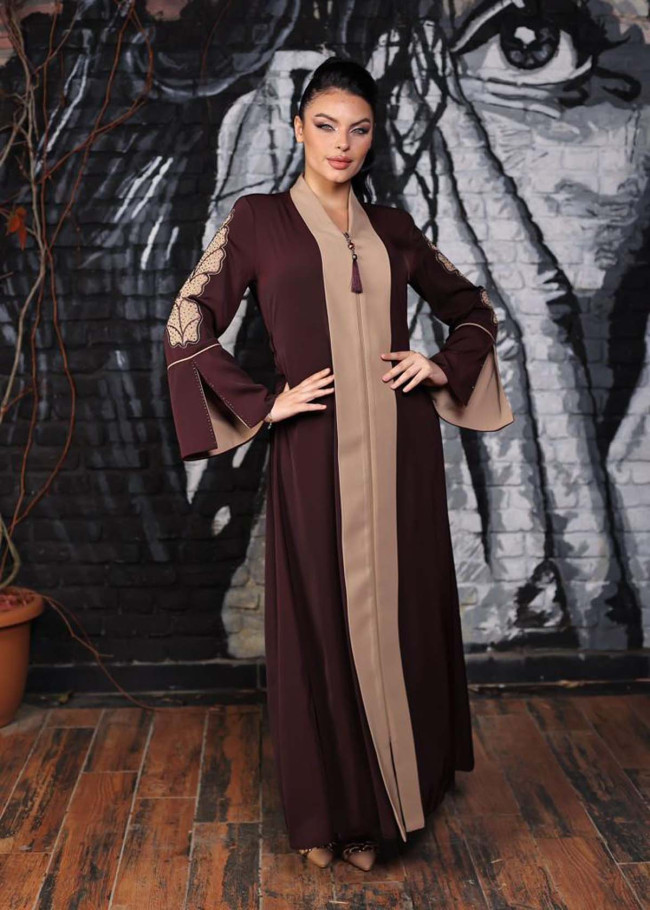 Tesettürlü Nakışlı Kollara Sahip Kadın Abaya 690 - Kahverengi
