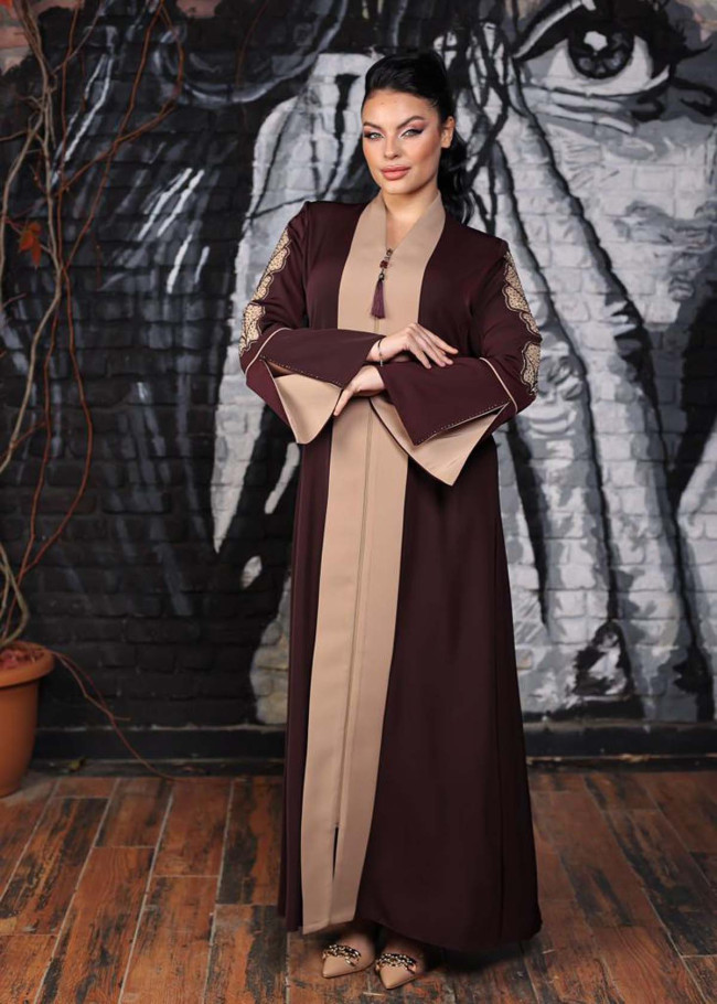 Tesettürlü Nakışlı Kollara Sahip Kadın Abaya 690 - Kahverengi