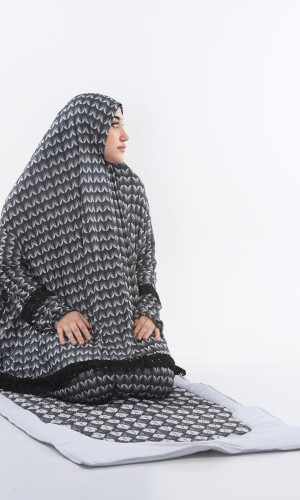 طقم صلاة ليكرا ساندي مع حقيبة للمصحف وسجادة - كود 701 - عفني