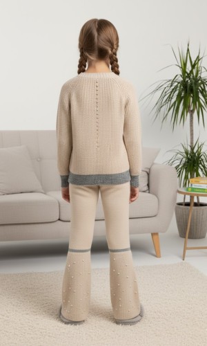 طقم بناتي شتوي تريكو مطرز باللؤلؤ 3108 - بيج