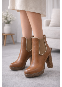 بوت نسائي كعب عالي جلد صناعي فاخر مزين باللؤلؤ 6300 - عسلي