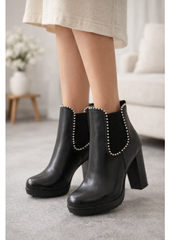 بوت نسائي كعب عالي جلد صناعي فاخر مزين باللؤلؤ 6300 - اسود