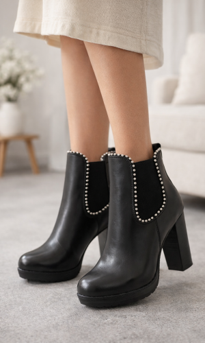 بوت نسائي كعب عالي جلد صناعي فاخر مزين باللؤلؤ 6300 - اسود