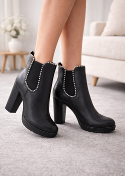 بوت نسائي كعب عالي جلد صناعي فاخر مزين باللؤلؤ 6300 - اسود