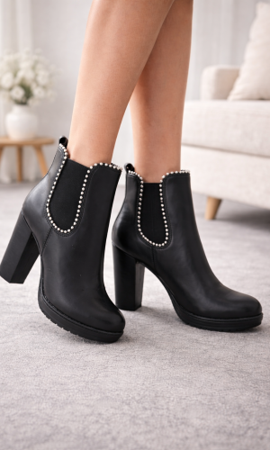بوت نسائي كعب عالي جلد صناعي فاخر مزين باللؤلؤ 6300 - اسود