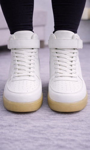 بوط رياضي جلد أبيض بتصميم عصري وحزام 6314 - ابيض