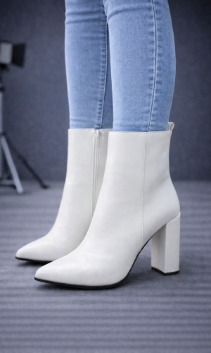 بوط كاحل جلد بكعب عالي ومقدمة مدببة 6320  - ابيض