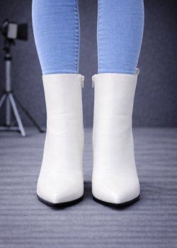 بوط كاحل جلد بكعب عالي ومقدمة مدببة 6320  - ابيض