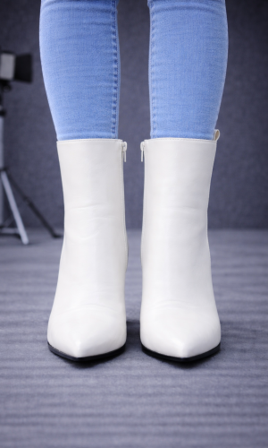 بوط كاحل جلد بكعب عالي ومقدمة مدببة 6320  - ابيض