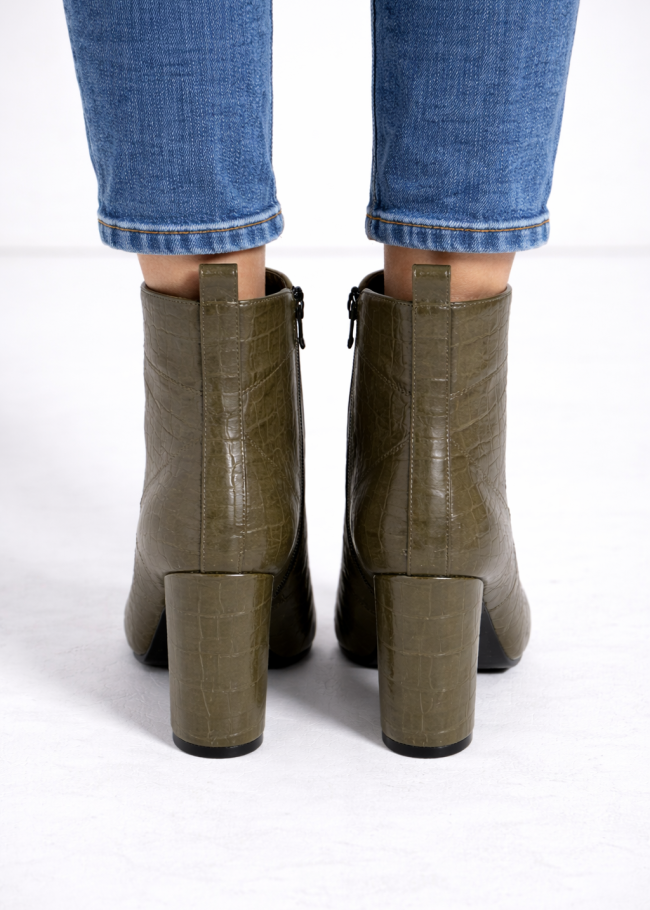 6321 حذاء نسائي محجر - زيتي